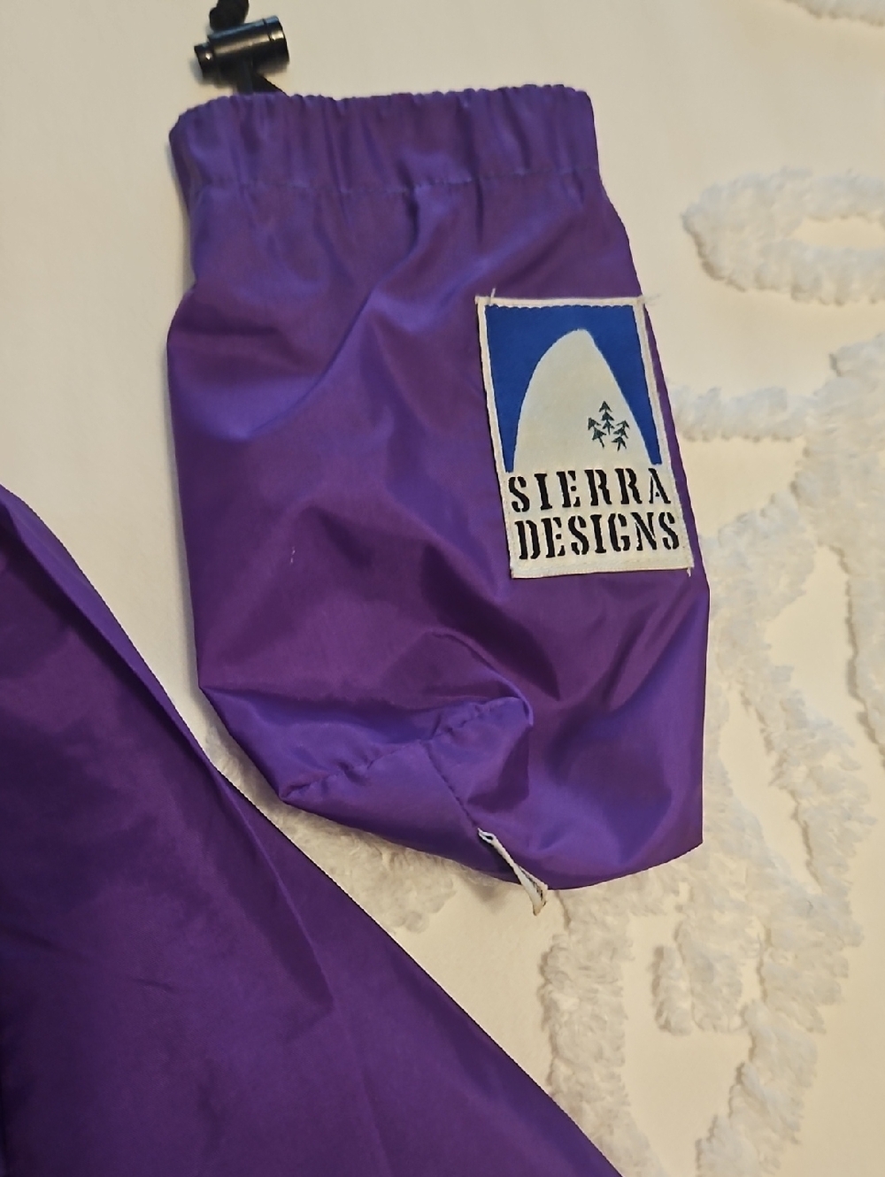 Hooded Rainjacket - Picture 2 of 7